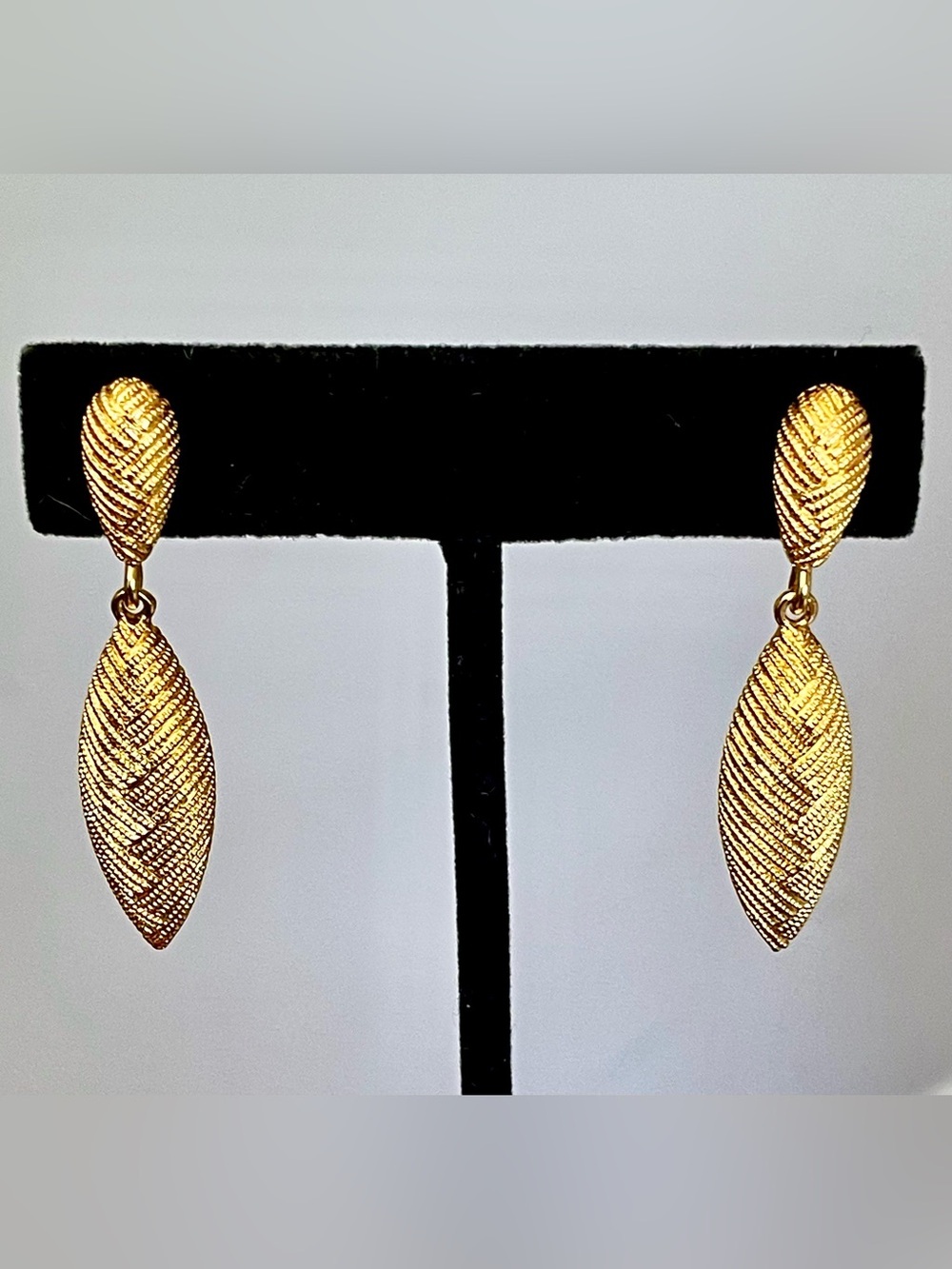 Monet Vintage Chevron Leaf Woven Gold Tone Dangle Earrings Textured Egyptian EUC